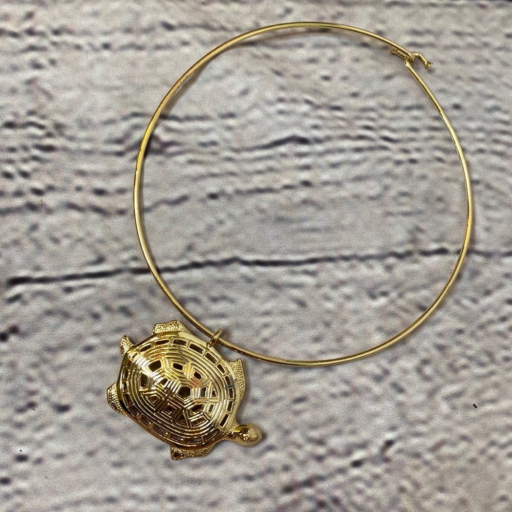 Gold Accent Turtle Charm Choker Necklace Excellent Condition
